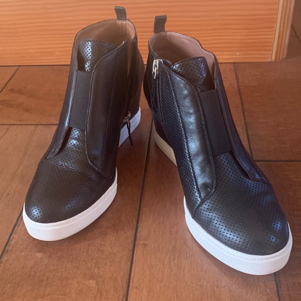 Linea Paola Felicia Wedge Sneaker in Black size 8.5